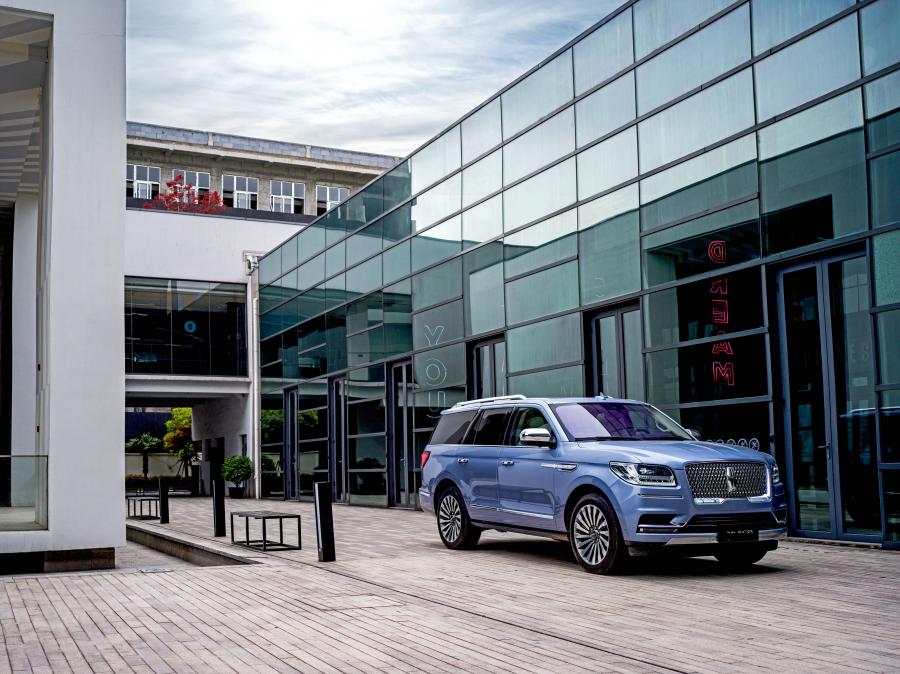  Lincoln Navigator Presidential 2017 года  (CN) (фото 29 из 40)
